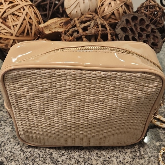 *Low Start* Versace Tan Woven NWOT Pouch/wristlet with Gold Accents - Picture 6 of 9